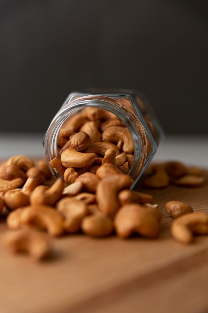 cashew nuts, nuts, healthy-7807145.jpg